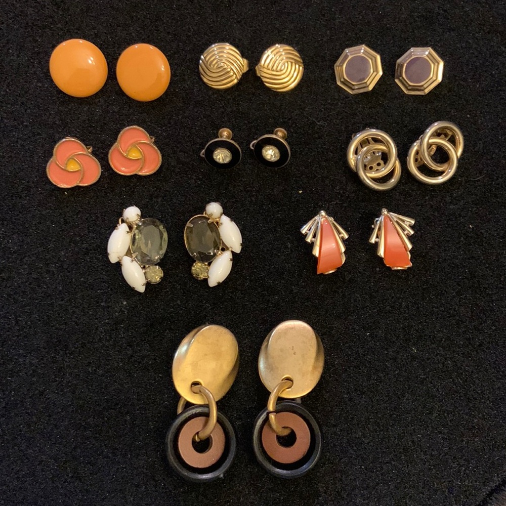 Vintage fun clip on or screw on earrings.‎ 9 pairs metal, enamel, plastic, beads